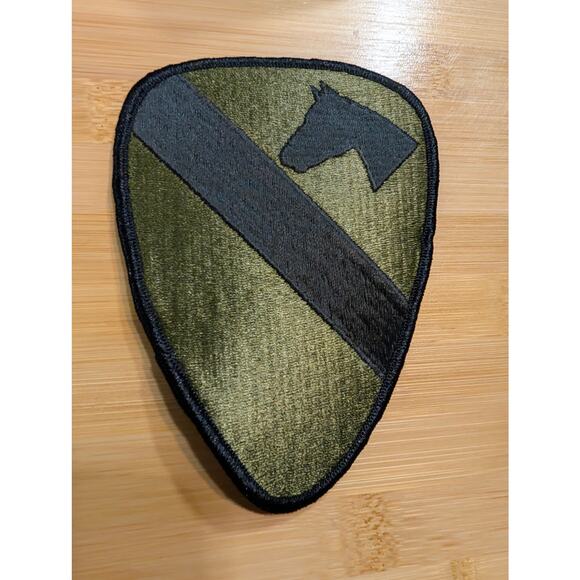 Large Vintage Us Army 1st Cavalry Cav Patch Newer Iron on Od Green Black Horse - Picture 2 of 3